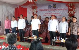 Bupati Limi Mokodompit Dampingi Wagub Steven Kandow Serahkan Aktah Nikah