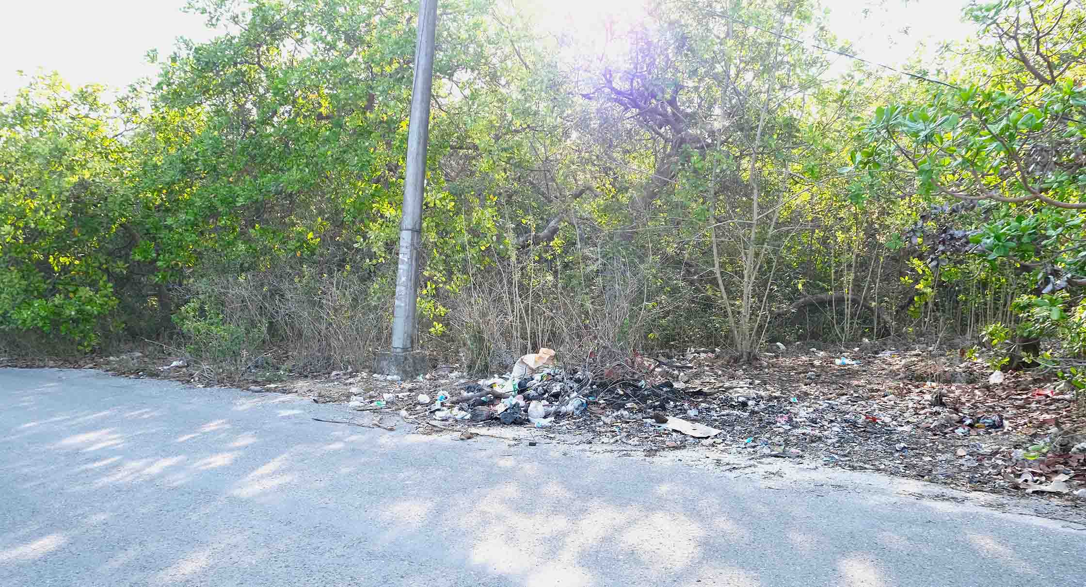 Potret pembuangan sampah di Kecamatan Mawasangka yang berada di Kelurahan Mawasangka. Foto Muhammad Shabuur/Infokini.news