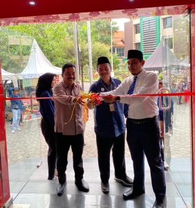 Ketua DPRD Jepara, Haizul Ma’arif, secara resmi membuka gelar karya desain produk dan seni di Universitas Islam Nahdlatul Ulama (Unisnu).kamis (23/11/2023).