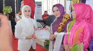 Gambar : Perwakilan Sanggar Seni Kapoliwua saat mengikuti kegiatan yang dilaksanakan PKK Buton Tengah. Foto : Muhammad
