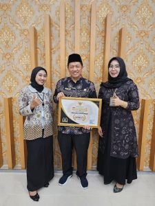 kab Kaur mendapat Predikat INFORMATIF