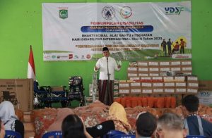 Gambar. Wakil Bupati Malang Drs. H. Didik Gatot Subroto, S.H, M.H dan Disable Motorcycle Indonesia (DMI) mengadakan Bhakti Sosial Alat Bantu Kesehatan dalam rangka memperingati Hari Disabilitas Internasional Tahun 2023 berlokasikan di Balai Desa Kendalpayak Kecamatan Pakisaji, Kabupaten Malang, Minggu (24/12/2023). Gambar. Wakil Bupati Malang Drs. H. Didik Gatot Subroto, S.H, M.H dan Disable Motorcycle Indonesia (DMI) mengadakan Bhakti Sosial Alat Bantu Kesehatan dalam rangka memperingati Hari Disabilitas Internasional Tahun 2023 berlokasikan di Balai Desa Kendalpayak Kecamatan Pakisaji, Kabupaten Malang, Minggu (24/12/2023).