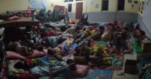 Kunjungi Korban Banjir, Bupati Labuhanbatu Berikan Sembako