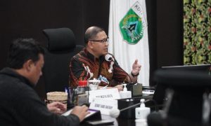 Gambar. Pemkot Batu dan Kepala Desa Tlekung bersama perwakilan warga Desa Tlekung mengadakan musyawarah TPA di Rupatama Balaikota Among Tani Kota Batu.