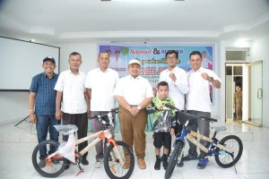 Bupati Tapsel Beri Tali Asih kepada Atlit dan Pelatih Berprestasi