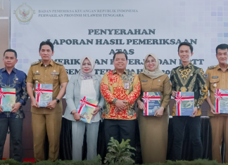 Pemda Buton Tengah saat menerima LHP dari BPK Sulawesi Tenggara Tahun Anggaran 2022 dan 2023. Senin (22/1/2024). Foto : IST