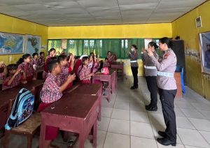 Polwan Satlantas Polres Boltim, Berikan Edukasi Tertib Berlalu Lintas sejak Usia Dini Lewat “Police Goes To School”