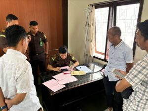 Polda Sulteng Serahkan Kurir Sabu 15 Kg Ke Kejari Palu, Warga Marawola