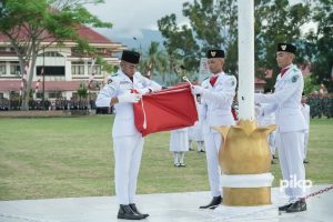 Bupati Bolmong Jusnan Mokoginta Kembali Pimpin Upacara Penurunan Bendera Merah Putih