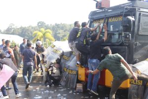 Kerusuhan Kembali Terjadi di Depan Kantor KPU Kaur