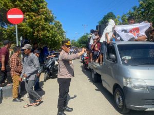 Kapolres Boltim Pimpin Pengamanan Pendaftaran Salah Satu Pasangan Calon Bupati dan Calon Wakil Bupati