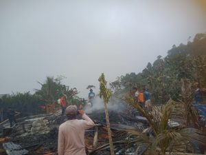 Warga Desa Pasar Jumat Tertimpa Musibah, Cabup Gusril Salurkan Bantuan Warga Desa Pasar Jumat Tertimpa Musibah, Cabup Gusril Salurkan Bantuan