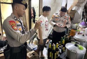 Jual Miras, Warung Makan serta Toko Kena Razia Polisi