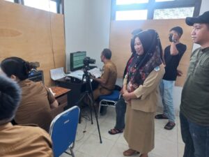 Pemdes Inaton Kawal Pembuatan KTP Warganya