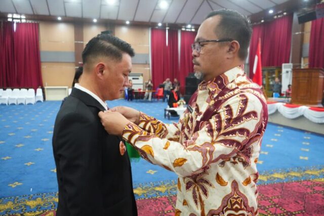 Wawali dr Richard Sualang Mengambil Sumpah Kepala Bapenda Kota Manado yang Baru