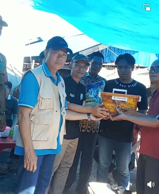 Jenguk Korban Kebakaran, Wabup Berikan Bantuan dan Santunan kepada Keluarga korban