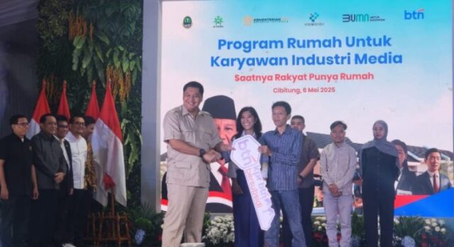 Menteri PKP Serahkan 100 Kunci Rumah Subsidi untuk Wartawan, Tegaskan Program Bukan untuk Membungkam Pers