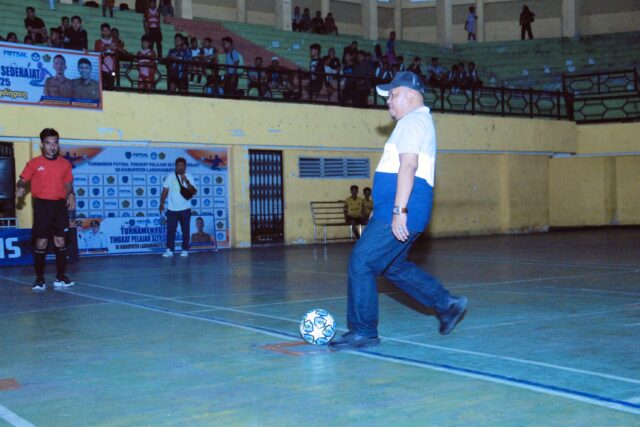 Wakil Bupati Jamri, Resmi Buka Turnamen Futsal Tingkat Pelajar SLTP se-Kabupaten Labuhanbatu Tahun 2025