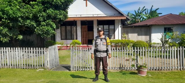 Ulubongka Aman dan Damai: Polisi dan Masyarakat Bersinergi Jamin Keamanan Ibadah Minggu!
