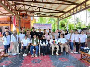Ketua PBVSI terpilih Hj. Surya, S.Sos, M.Si, bersama Plt. KONI Tojo Una-Una, Aspan Taurenta,S.H, bersama pengurus dan klub bola voli, seusai Muskab, Selasa (13/5)