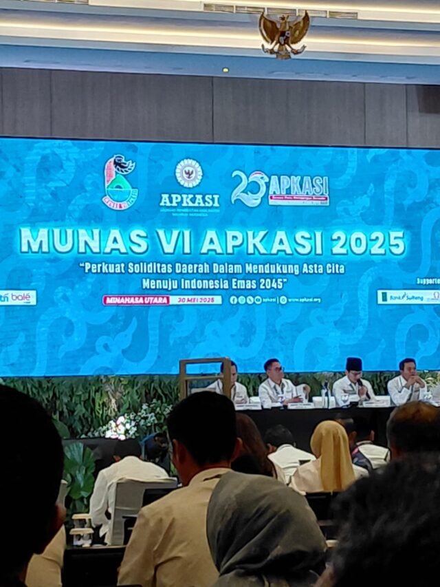 dr Delis Julkarson Hehi saat memimpin rapat kegiatan MUNAS VI APKASI 2025 di Minut, Sulut, Jumat (30/5)