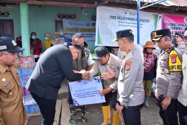 Wakil Ketua MPR dan Kapolda Sulteng Salurkan Bantuan untuk Korban Banjir Donggala