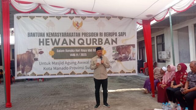Wakil Walikota Manado Menyerahkan Hewan Kurban di Masjid Awwa Agung Fathul Mubien Manado