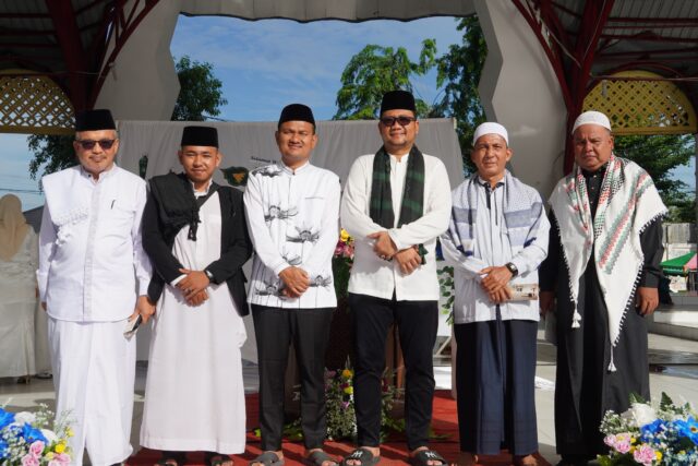 Wali Kota dan Wakil Wali Kota Tanjungbalai Sholat Idul Adha di Alun Alun Sultan Abdul Jalil Rahmadsyah