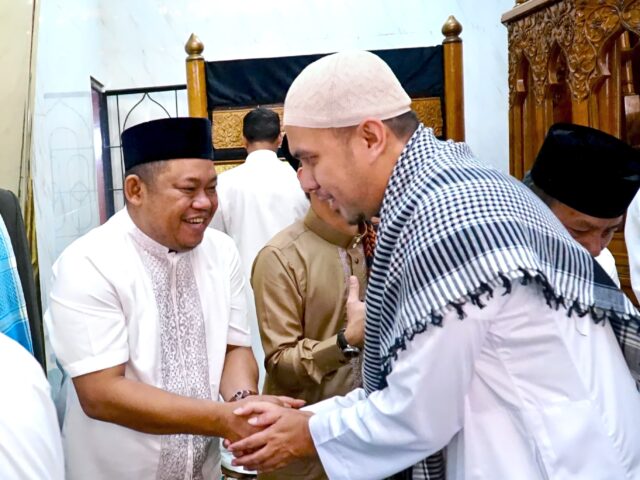 Wakil Bupati Labuhanbatu Sholat Ied Adha 1446 Hijriyah Di Mesjid Raya Al Ikhlas Rantauprapat