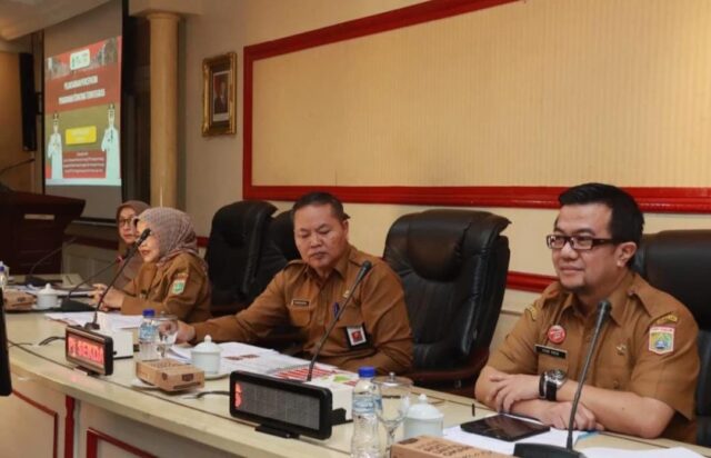 Gambar : Plt. Kadinkes Kabupaten Malang, dr. Nur Syamsu Dhuha, memimpin langsung Penilaian Kinerja TPPS Kabupaten Malang Tingkat Provinsi Jawa Timur, Selasa (10/6/2025).