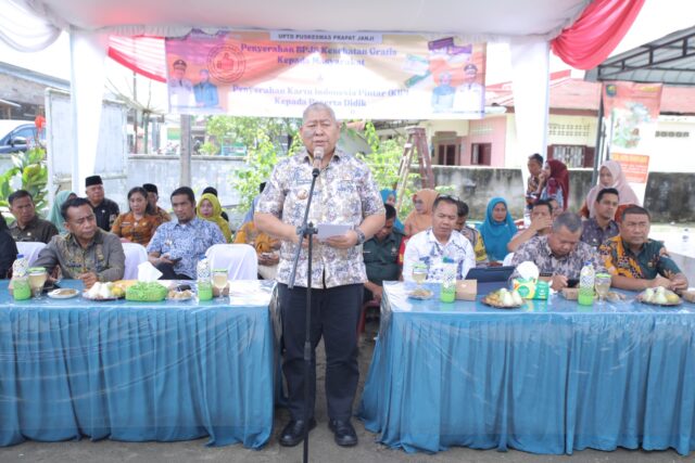 Bupati Asahan Serahkan BPJS Kesehatan Gratis dan KIP kepada Masyarakat di 4 KecamatanG