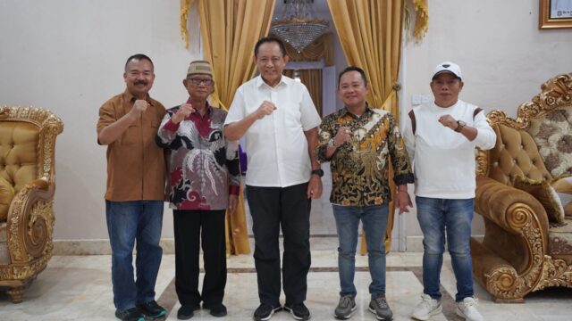 Revan Saputra Bangsawan bersama Gubernur Gorontalo Gusnar Ismail, Ketua DPRD Provinsi Gorontalo, Thomas Mopili dan bersama Bupati Bone Bolango, Ismet mile, serta Wakil Bupati Bone Bolango, Risman Tolingguhu. (Foto : Istimewa)