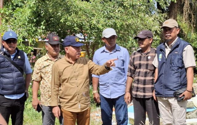 Ketua DPRD Bulungan Riyanto beraama Tim saat berjumpa masyakarat Pulau Bunyu. (FOTO: ISTIMEWA)