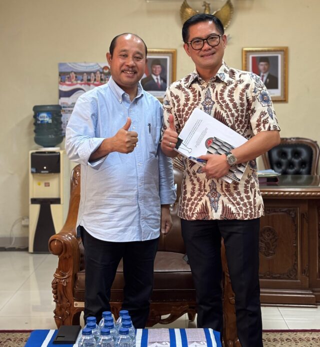 Meski Sibuk Pimpin Daerah, Bupati Minut Joune Ganda Jalani Bimbingan Disertasi di IPDN