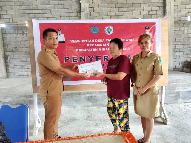 Pemdes Talawaan Salurkan BLT untuk 14 KPM, Prioritaskan Kesejahteraan dan Ketahanan Pangan Desa
