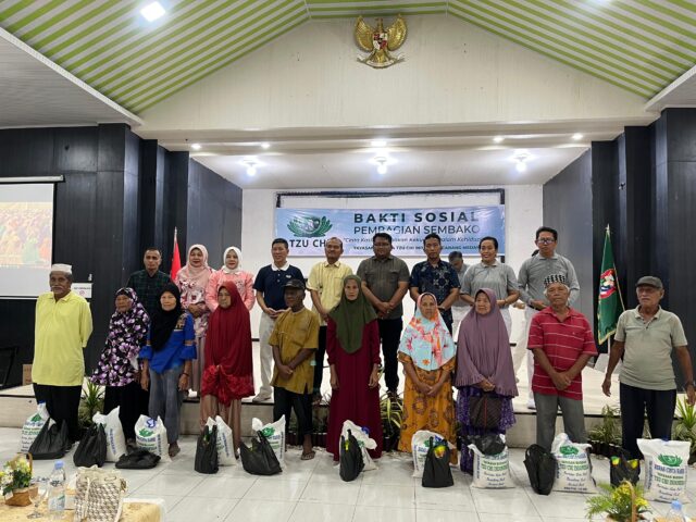 Wali Kota Tanjungbalai Beserta Yayasan Buddha Tzu Chi Berikan 1.000 Paket Sembako Gratis Ke Masyarakat