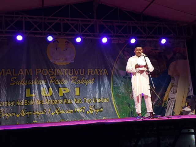 Camat Ampana Kota Mohamad Awali, S.Sos, M.Si saat membuka Malam Posintuvu Raya Lupi di Kelurahan Bailo,Rabu malam, 25 Juni 2025