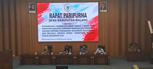 Gambar : Imam Supi'i Juru Bicara dari Fraksi PDI Perjuangan pada sambutan.Rapat Paripurna Penyampaian Pandangan Umum Fraksi - Fraksi, Senin (30/6/2025).