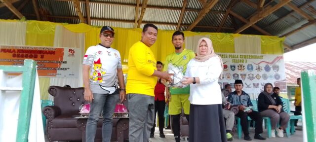 Tendangan Perdana Wabup Surya: Ulubongka Bersatu dalam Piala Kemerdekaan Season 3