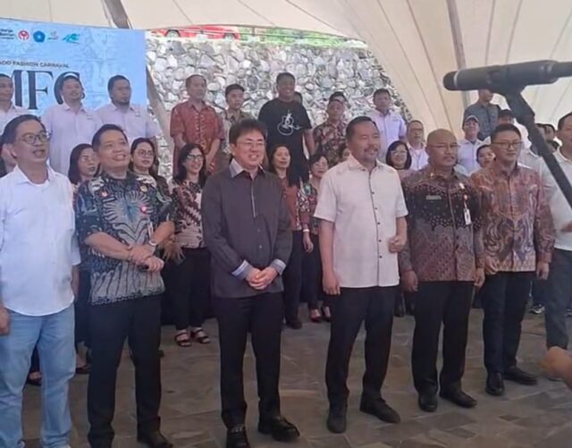 Meriahkan HUT ke-402 Kota Manado, Wali Kota dan Wakil Wali Kota Turun Langsung Bernyanyi di Lomba Paduan Suara SKPD