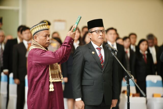 Bupati Boltim Ucapkan Selamat kepada Tahlis Gallang atas Pelantikan sebagai Pj Sekda Sulut