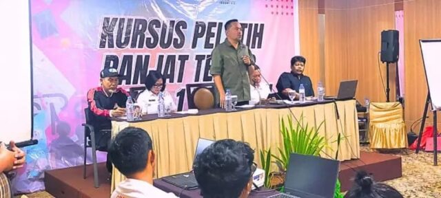 dr Richard Sualang Membuka Pelatihan Pelatih Level I FPTI Sulut di Hotel Gran Puri Manado