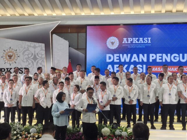 Mendagri Kukuhkan Pengurus Apkasi 2025–2030: Bursah Zarnubi Ketua Umum, Joune Ganda Sekjen
