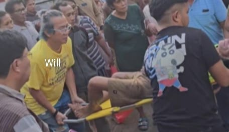 Ketua Relawan Turun Langsung, William Luntungan Evakuasi Korban Kebakaran KM Barcelona 5 di Perairan Talise