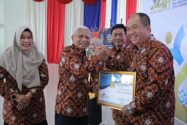 Bupati Asahan Terima Penghargaan di Puncak Harganas ke-32 Provinsi Sumut