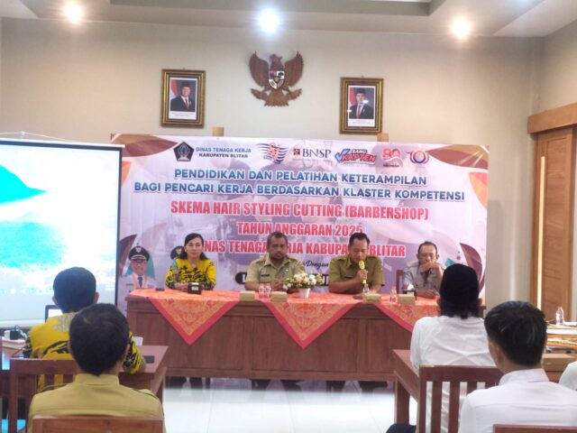 Pelatihan berlangsung di Angkringan Pak Joko, Desa Minggirsari, Kecamatan Kanigoro, Kabupaten Blitar, Selasa (29/07/2025) yang diikuti 20 peserta dari perwakilan 22 Kecamatan. Foto : Soni