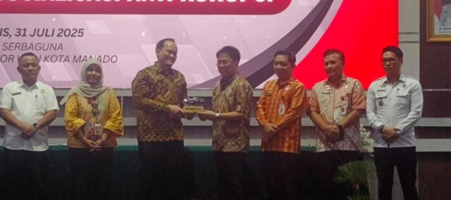 Komisi Pemberantasan Korupsi (KPK) Menyerahkan Barang Rampasan Negara ke Pemerintah Kota Manado