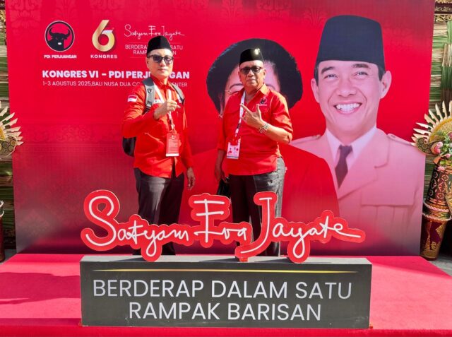 Caption: Ketua DPC PDIP Tojo Una-Una, Zainal Muluk Lapangandong bersama Sekretaris Berly Handri Antonius, saat mengikuti Kongres VI PDIP di Bali Nusa Dua Convention Center (BNDCC) pada Jumat, 1 Agustus 2025. Foto : Budi