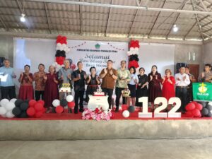 Suasana meriah dan penuh khidmat mewarnai perayaan Hari Ulang Tahun (HUT) ke-122 Wanua Warisa, Kecamatan Talawaan, Kabupaten Minahasa Utara, yang digelar pada Minggu (3/8/2025) di Balai Desa Warisa. Foto : Denny