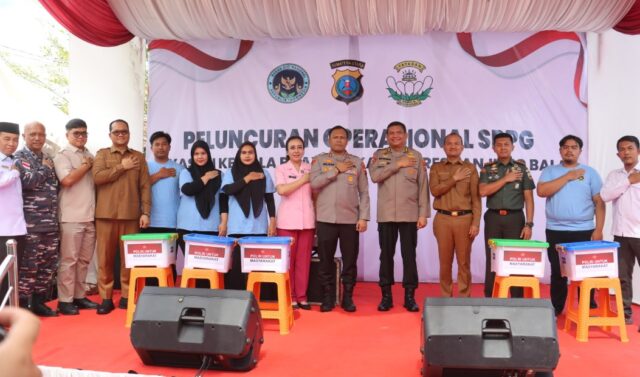 Irwasda Polda Sumut Kombes Pol Nanang Masbudi meresmikan Sentra Pelayanan Pertumbuhan Gizi (SPPG) Yayasan Kemala Bhayangkari Polres Tanjungbalai sebagai wujud dukungan terhadap program nasional Makan Bergizi Gratis bagi pelajar, Selasa (5/8). Foto : Rio